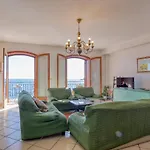 Lovely In 지아르디니낙소스