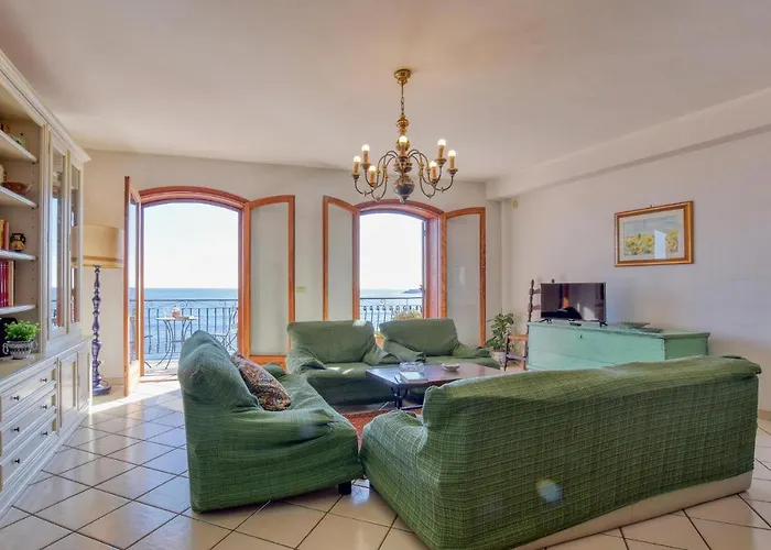 Lovely In Giardini Naxos